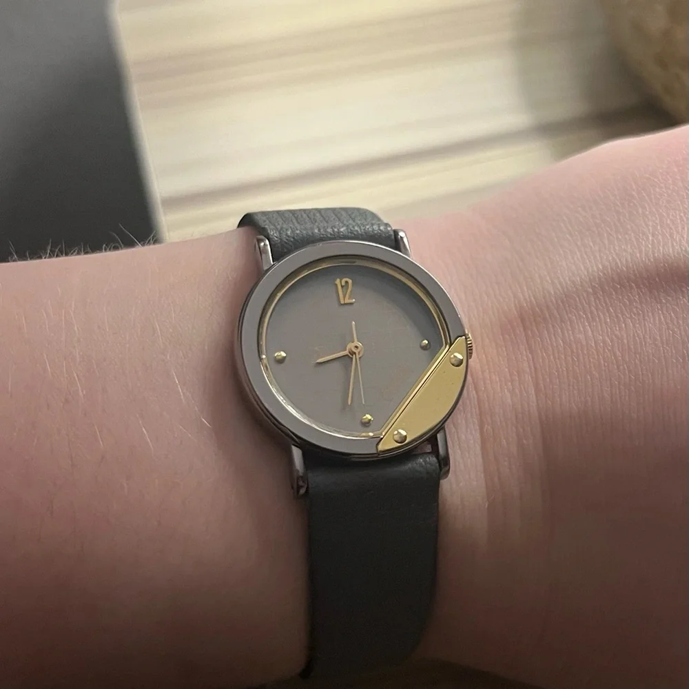 Gucci branded watch with grey leather strap and gold details